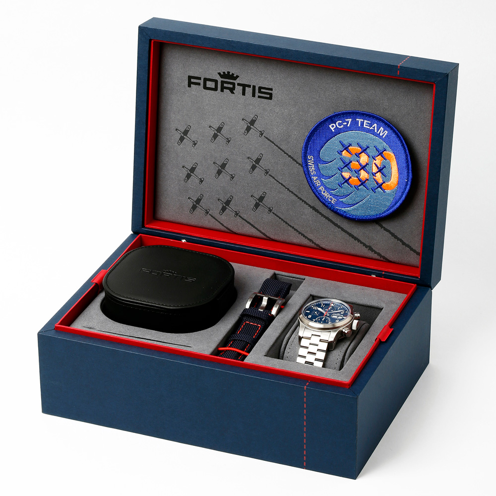 PC-7チーム エアロマスター クロノグラフ