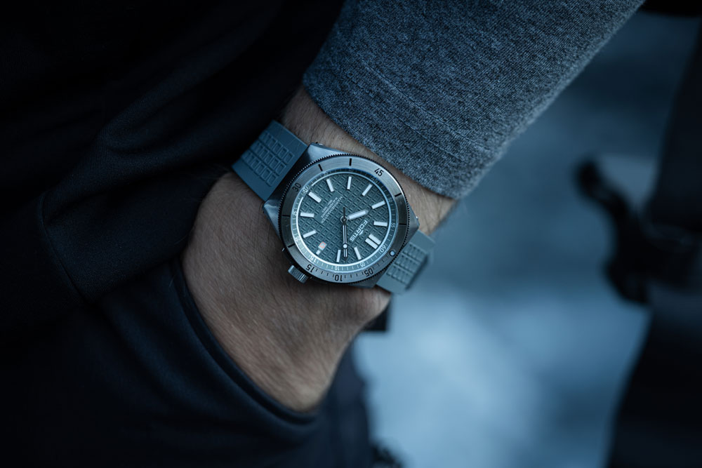 マリンマスターM-40 ロックストーン・グレー